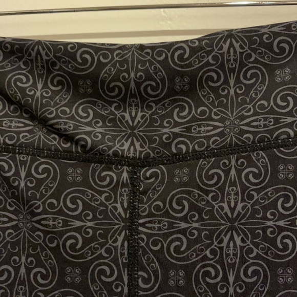 Inner Spirit Yoga PANTS in black/gray, size M. - Picture 3 of 6